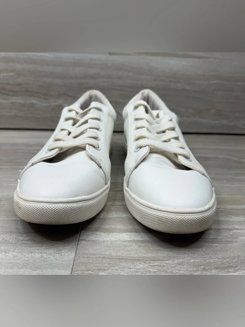 Betsey Johnson Boom White Leather Sneakers Womens Size 9